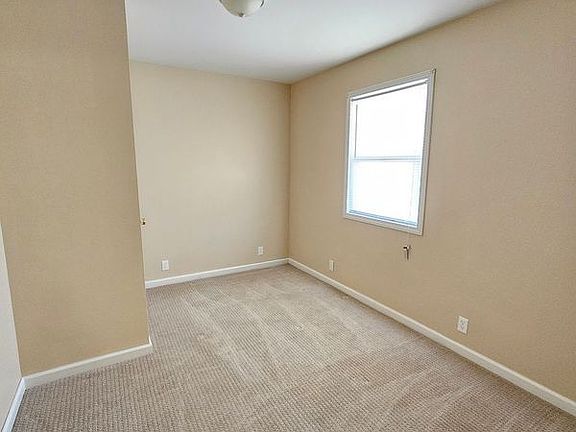 3rd image of 1011 W Poplar St #6