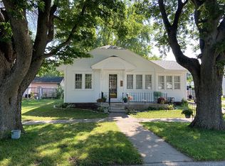 702 Chestnut St, La Porte City, IA