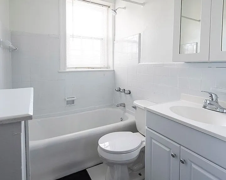 Upsal Gardens Apartments- Beautiful historical building with breathtaking charm! — Photo 46