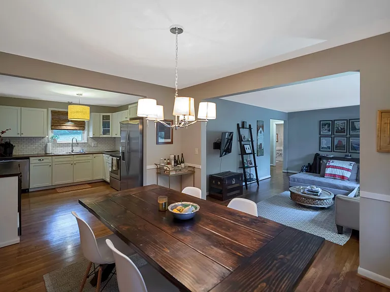1008 Milesdale Dr — Photo 2