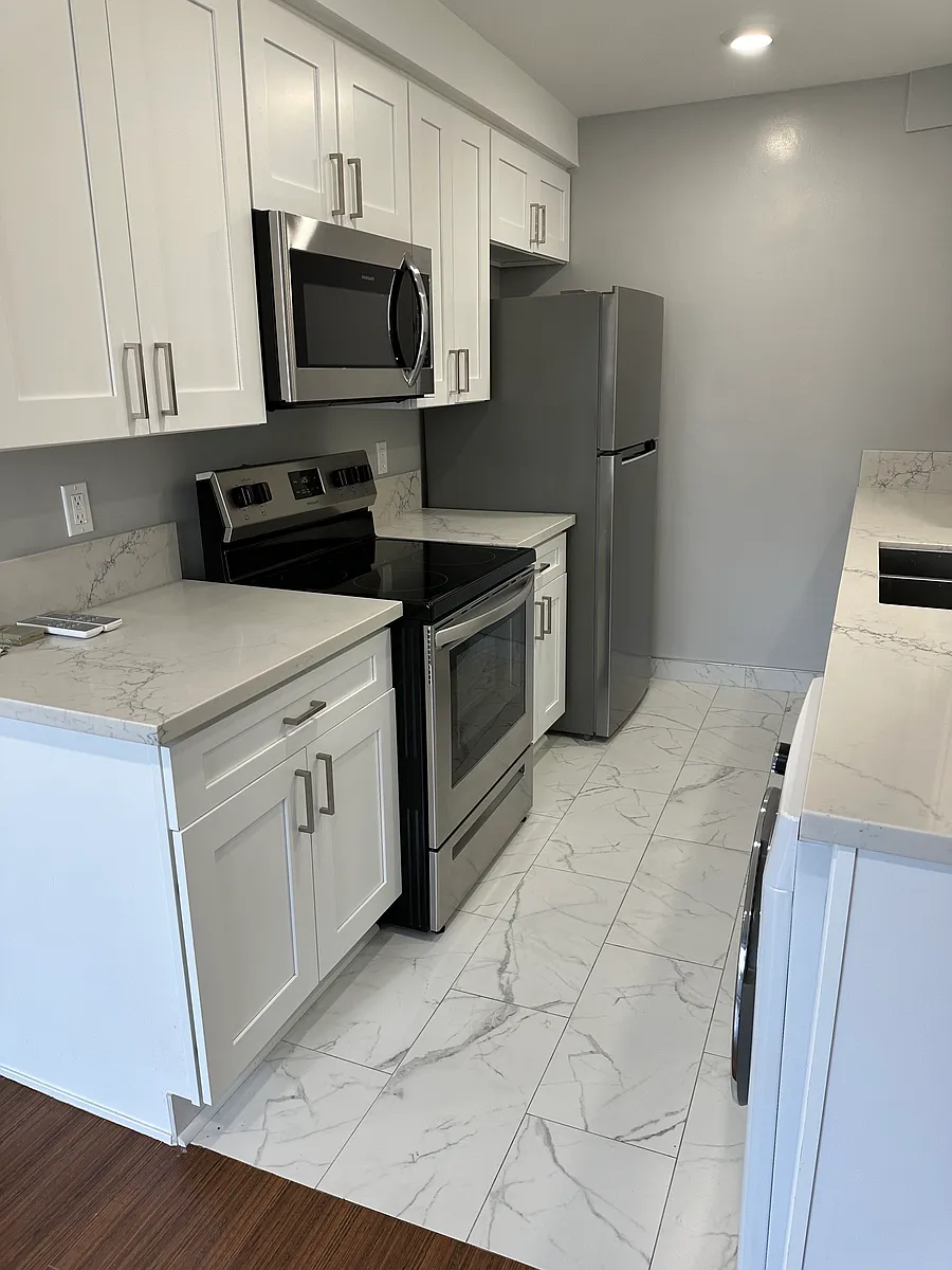 Building Photo - 11711 Mayfield Ave #12
