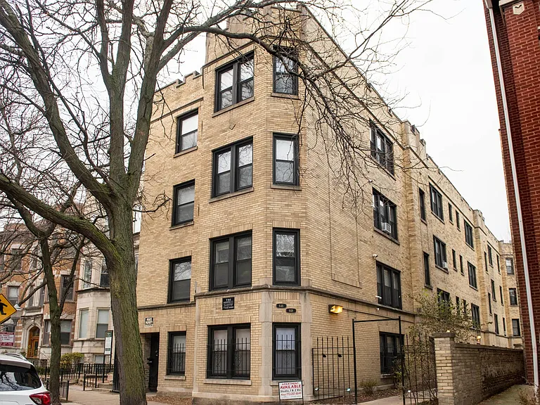 646-48 W Roscoe St #648.5 — Photo 13