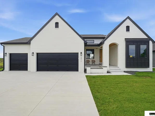 8811 Dragonfly Ln, Lincoln, NE 68526