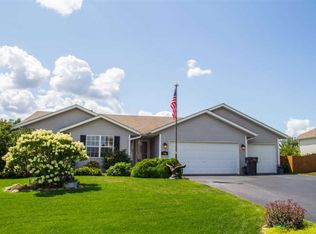 706 Rosemare Dr, Roscoe, IL 61073