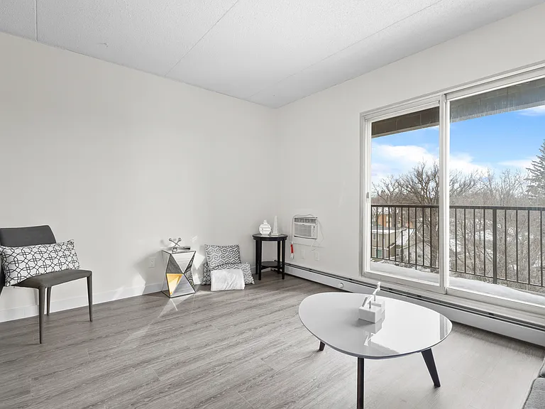 212 10th St E — Photo 10