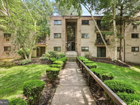 400 Glendale Rd #E-13, Havertown, PA 19083