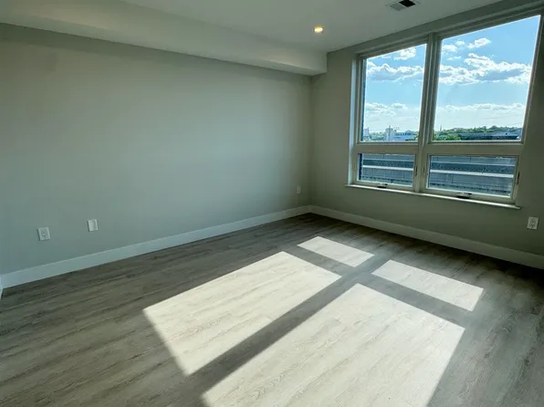 40 Center Street image 11 of 28