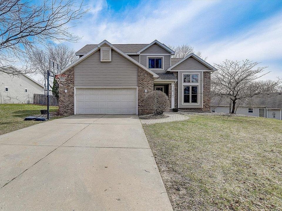 9 Westend CIRCLE, Madison, WI 53704 | Zillow