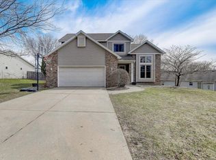 9 Westend Cir, Madison, WI 53704