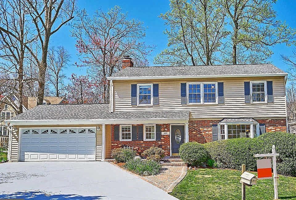 1st image of 805 Shahraam Ct SE