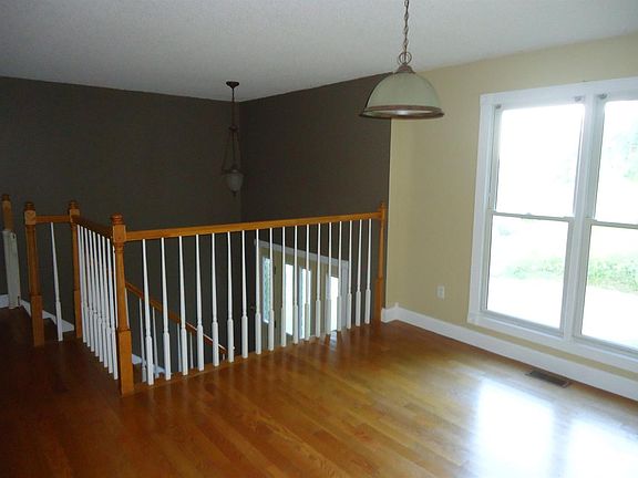 4th image of 400 Cobblestone Way