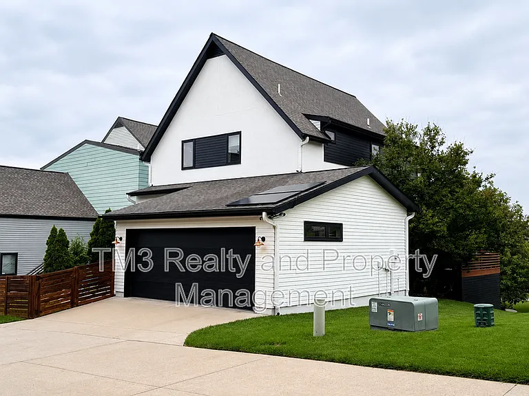 2436 Forest Ave — Photo 3