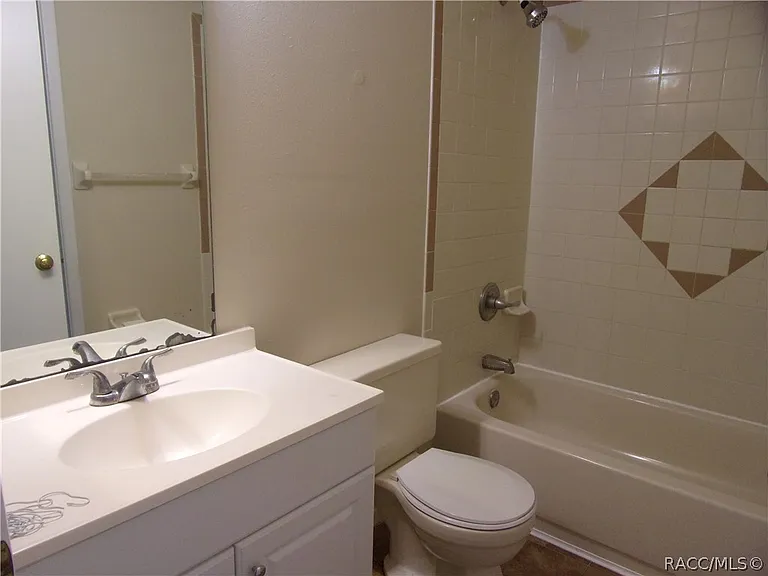 2321 Carter St #C — Photo 12