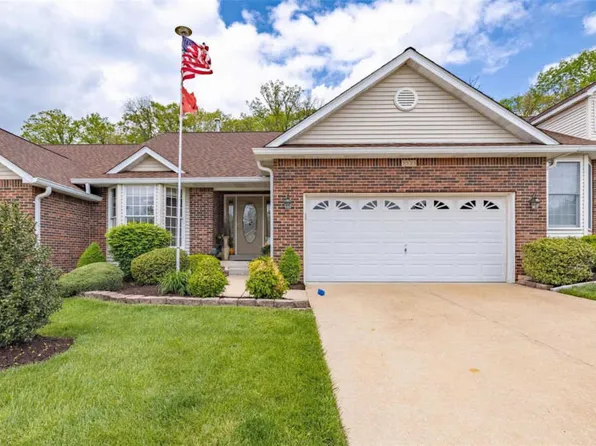5533 Heatherbluff Ct, Saint Louis, MO 63128