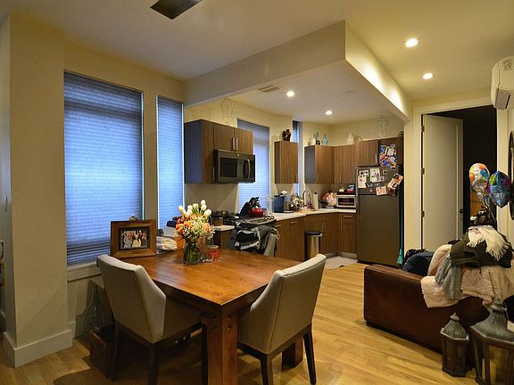 3rd image of 434 Manhattan Ave APT 1B