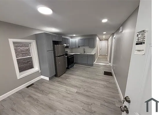 4 bed, 1311 sqft, $2,200 — Photo 2