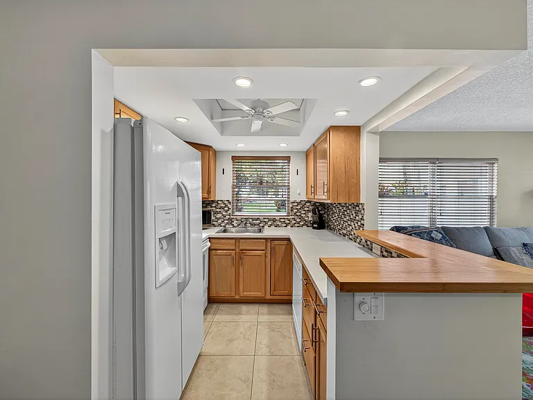125 Newport Ct #I — Photo 3