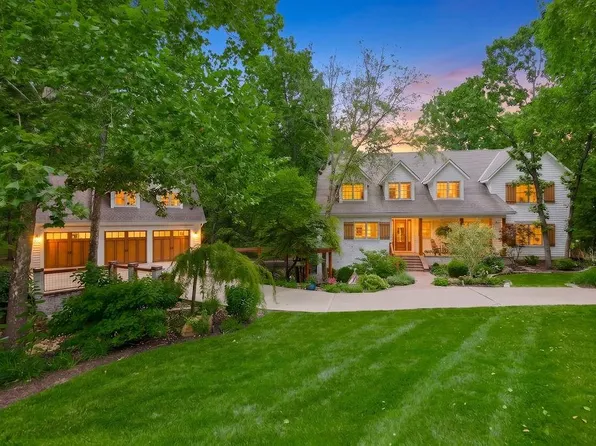 6215 Arapahoe St, Shawnee, KS 66226