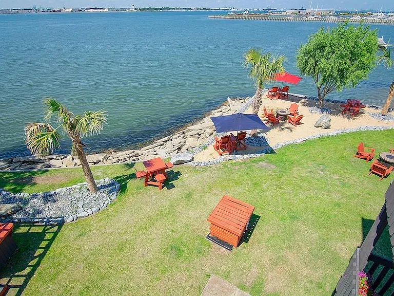 Lighthouse Point — Photo 38