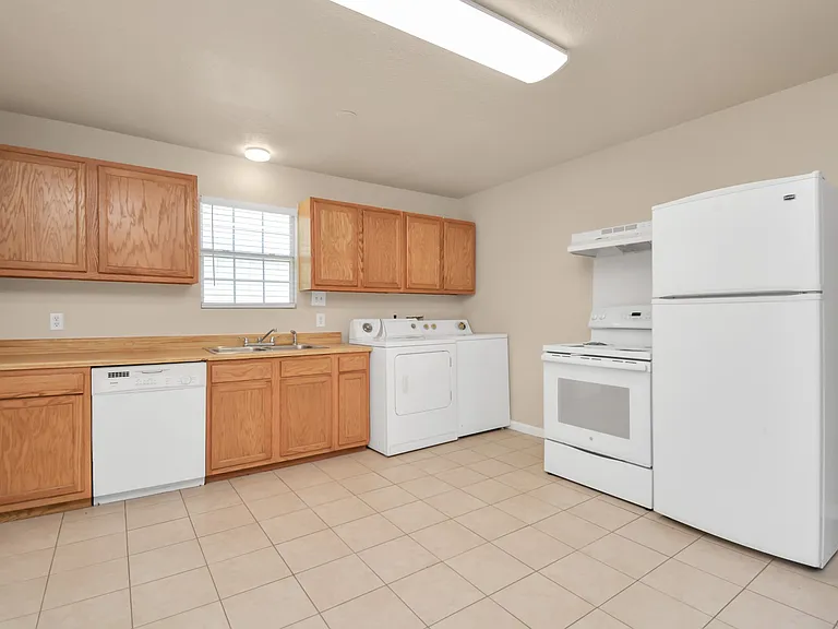 500 W Pitts Ave #203 — Photo 5