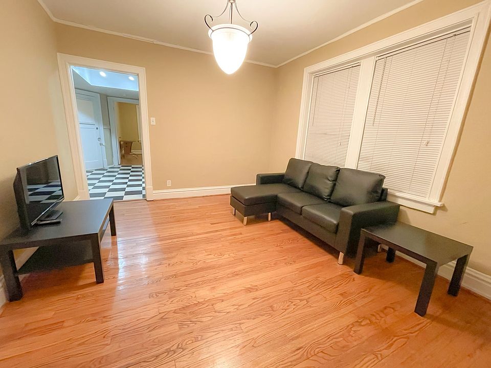 1st image of 914 Eastgate Ave APT 2S