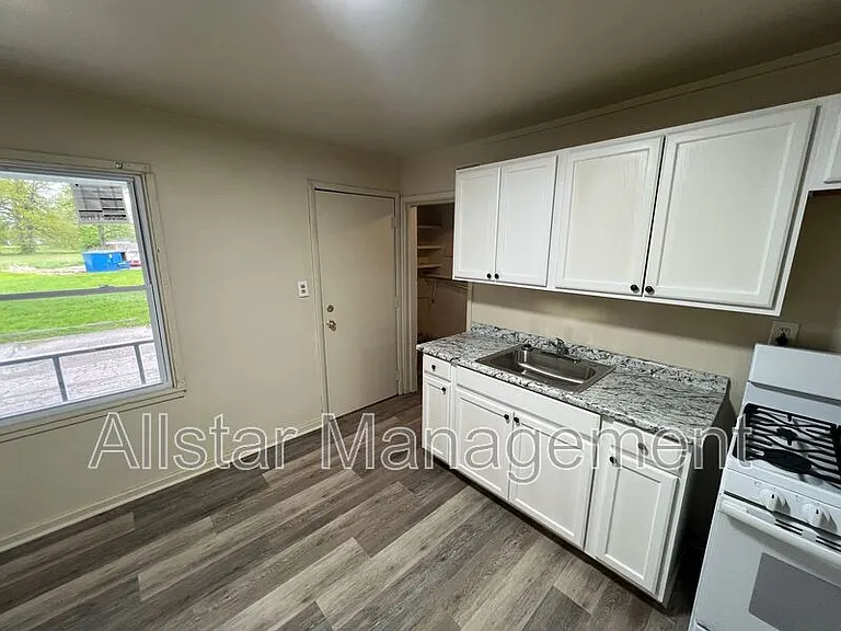 942 S Central Dr — Photo 2