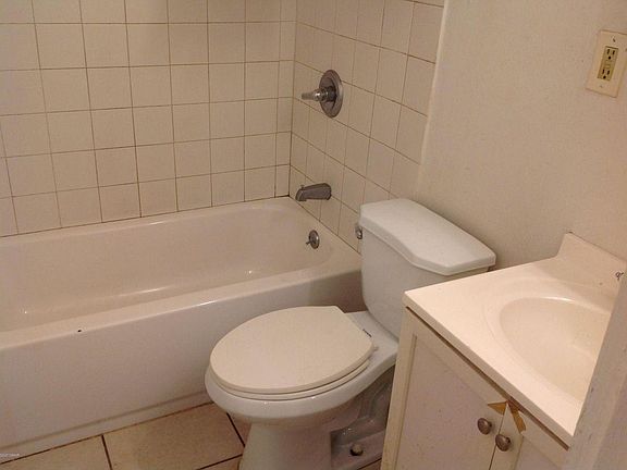 5th image of 644 Bellevue Ave