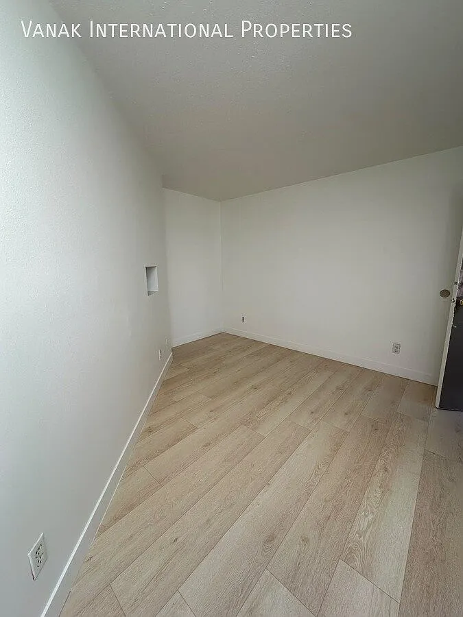 Fully Renovated 1-Bedroom Suite in Central Chilliwack — Photo 2