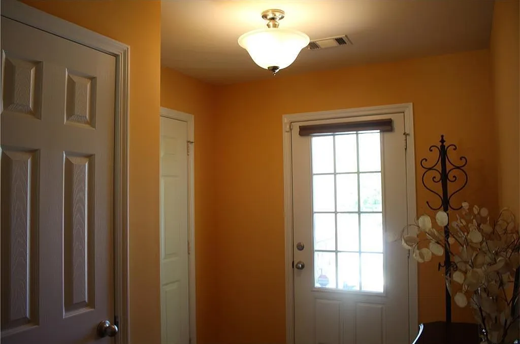 3 bed, 2.5 bath, 1750 sqft, $2,195 — Photo 3