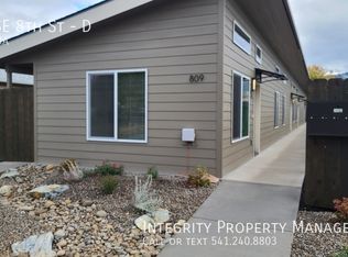 809 SE 8th St #D, Grants Pass, OR 97526