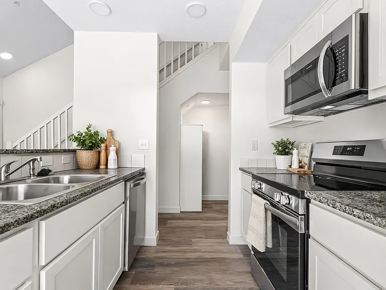 Midway Townhomes — Photo 16