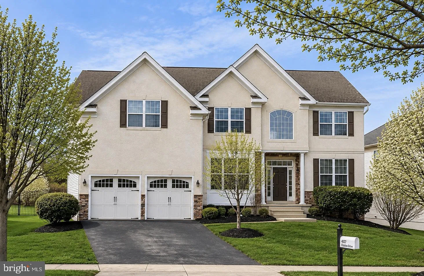4 bed, 2.5 bath, 4986 sqft, $4,200 — Photo 1