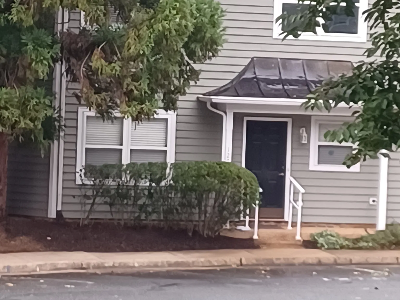 3 bed, 1717 sqft, $2,350 — Photo 1