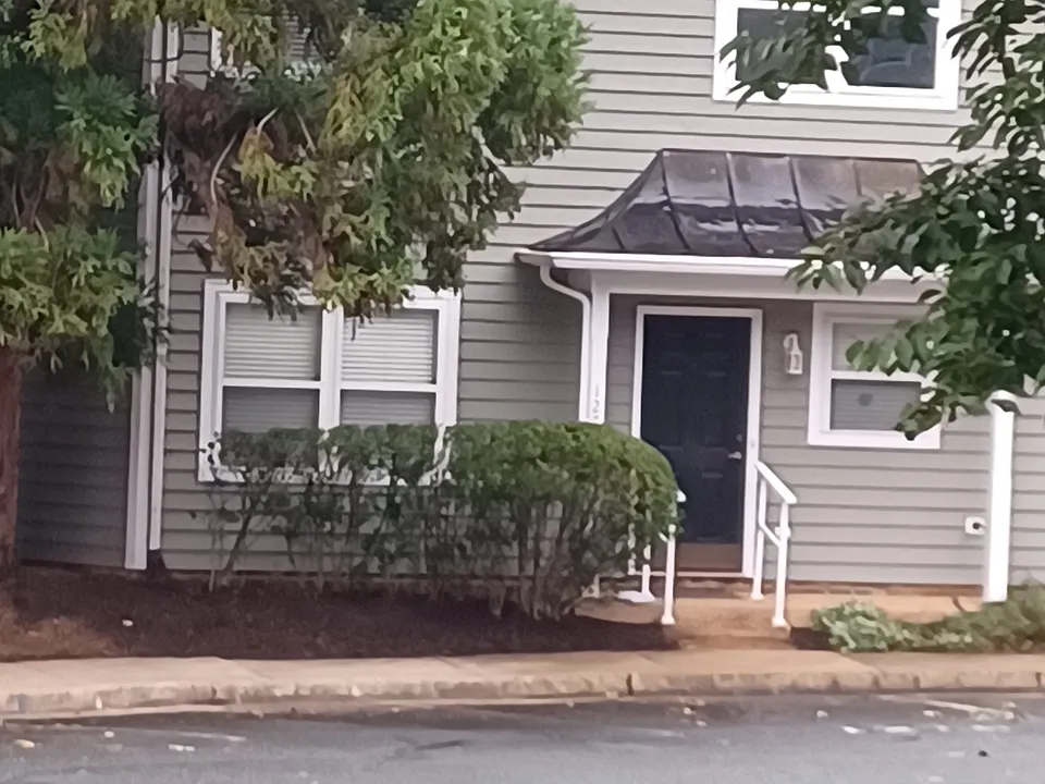 1270 Chatham Rdg