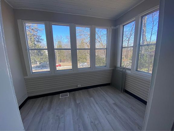 5th image of 1025 E Washington St APT 1