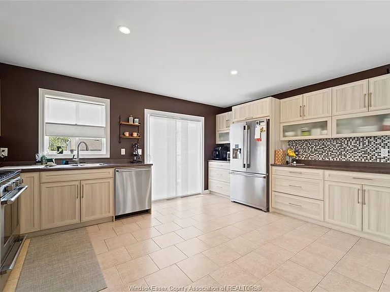 398 Poplar Dr — Photo 18