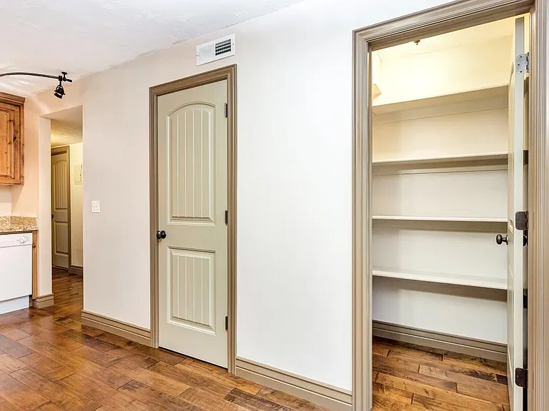 438 N Center St #305 — Photo 7