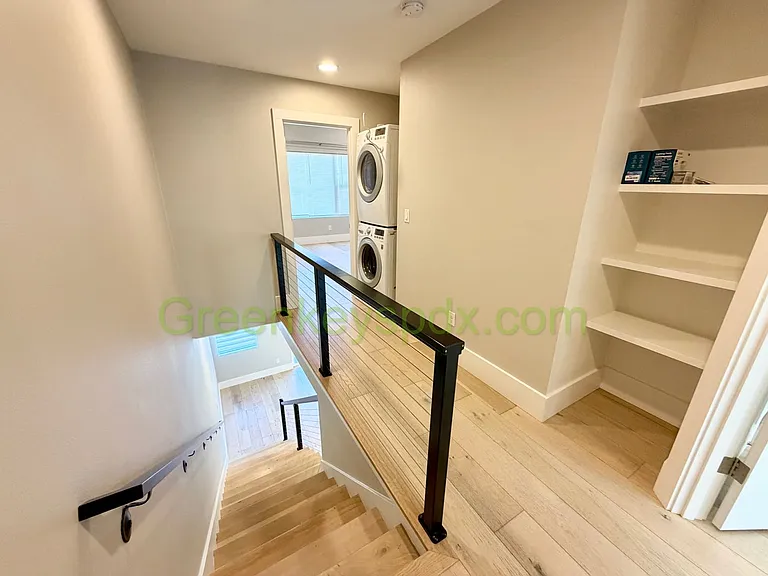6064 NE 42nd Ave — Photo 8