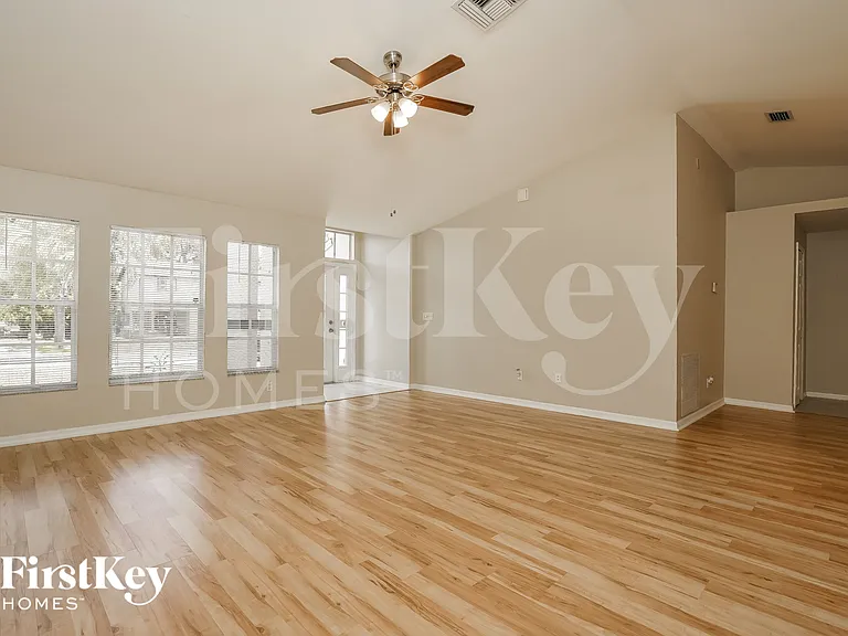 8418 Wren Rd — Photo 2