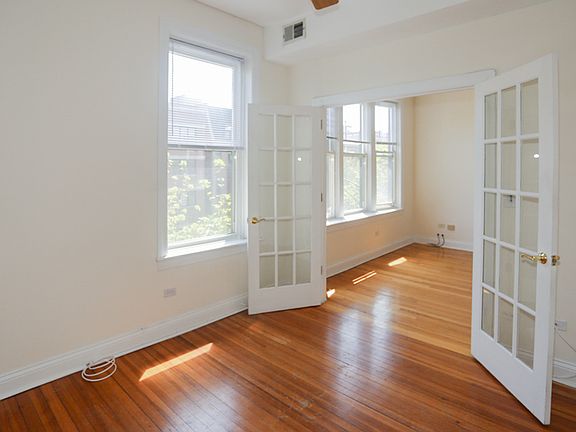 3rd image of 3846 1/2 N Southport Ave #3