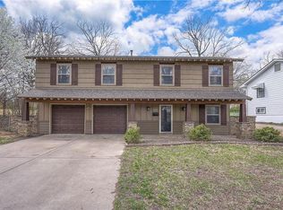9248 Hemlock St, Overland Park, KS 66212