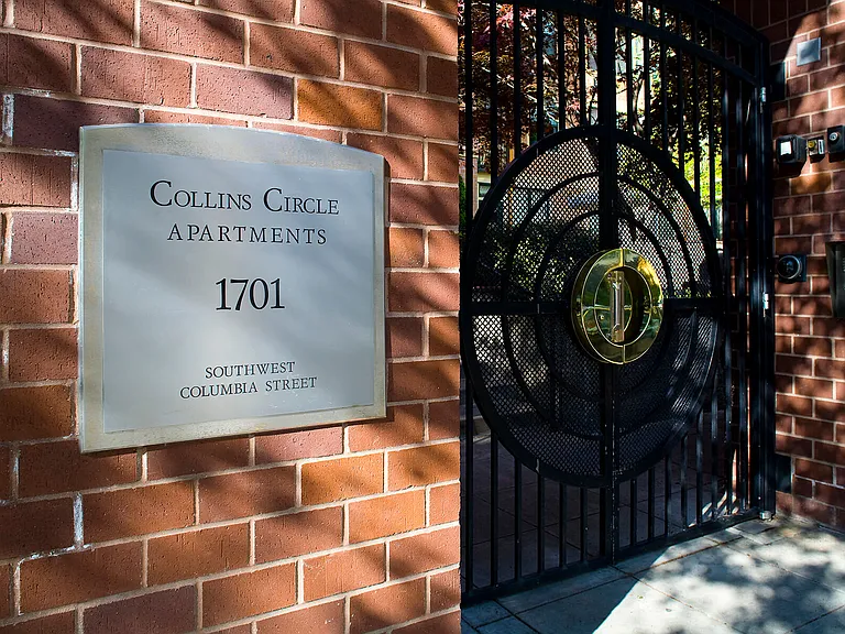 Collins Circle — Photo 42