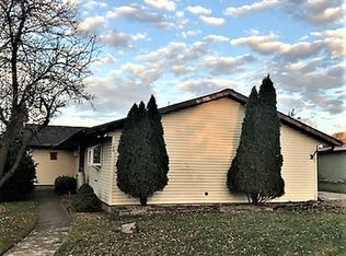 122 Crescent Ln #B, Cabery, IL 60919