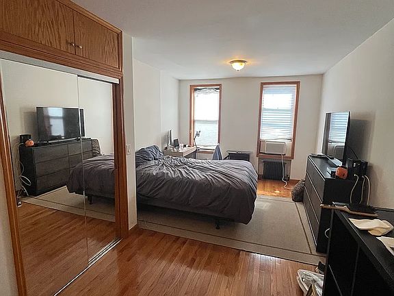 3rd image of 486 E 74th St APT 3B
