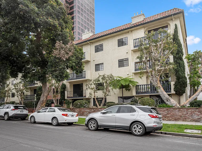 11800 Goshen Ave — Photo 11