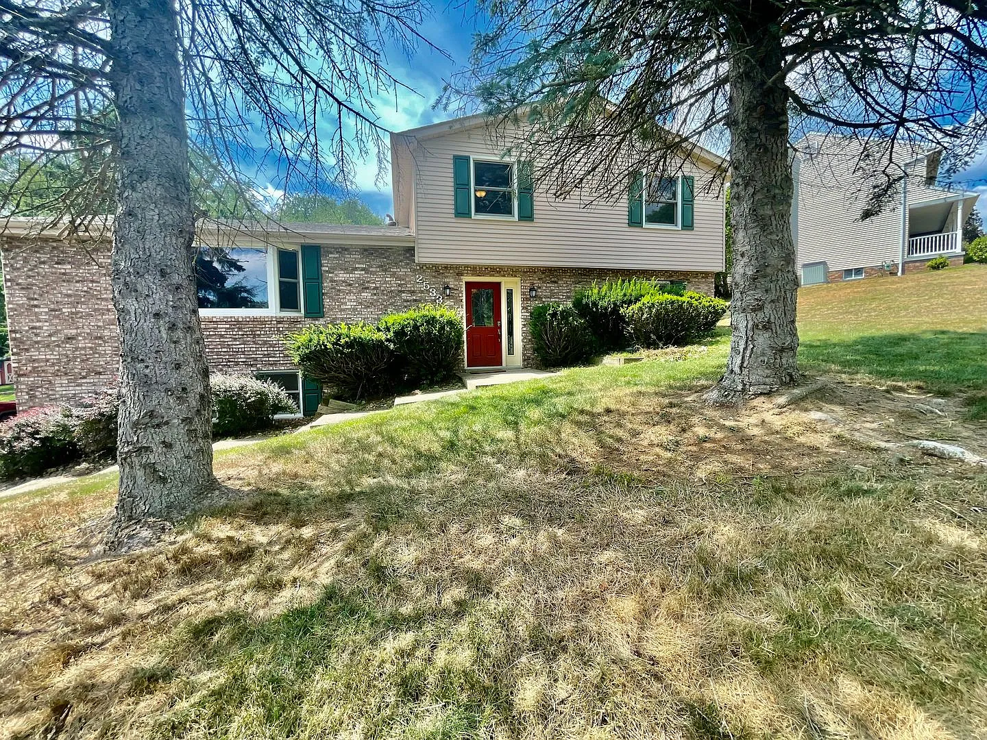 2533 Country Side Ln photo 1