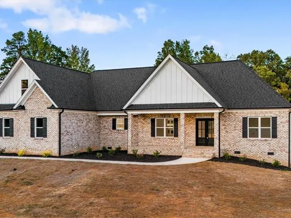 5090 Southern Pines Dr, Kernersville, NC 27284