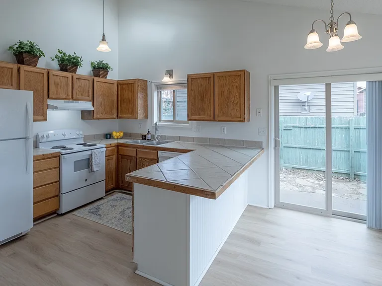 520 Wamsley Way — Photo 2
