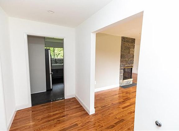 4th image of 1802 Lord Byron Dr