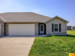 1729 Victoria Ln, Fremont, NE 68025